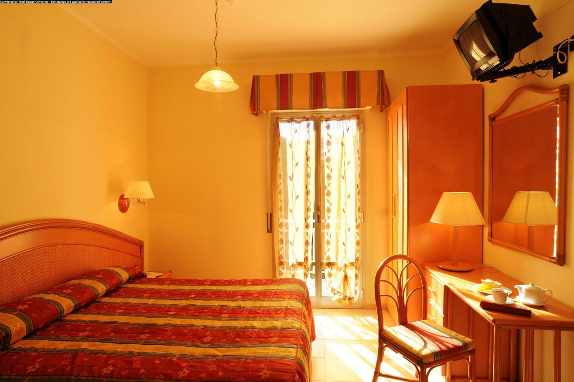 Hotel Casella Пиетра Лигуре Стая снимка