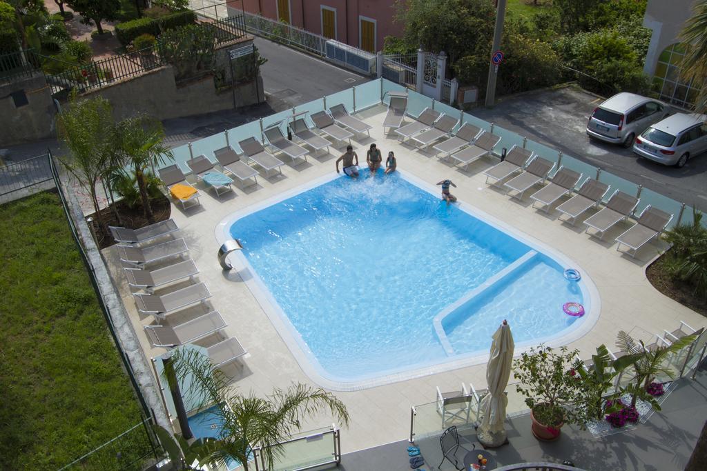 Hotel Casella Пиетра Лигуре Екстериор снимка