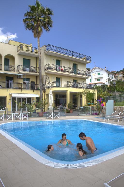 Hotel Casella Пиетра Лигуре Екстериор снимка