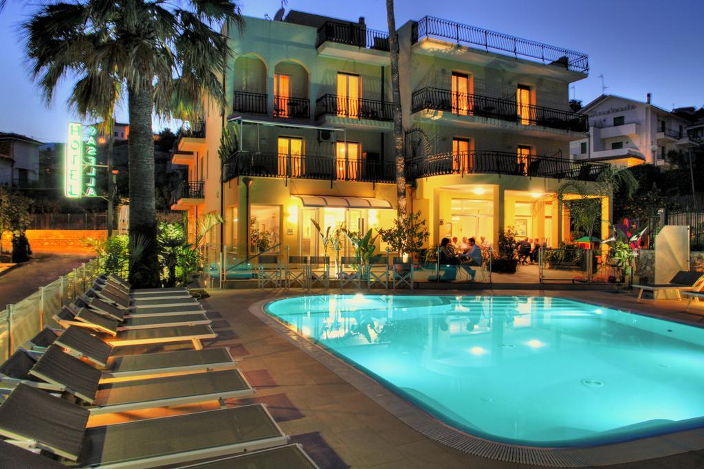 Hotel Casella Пиетра Лигуре Екстериор снимка