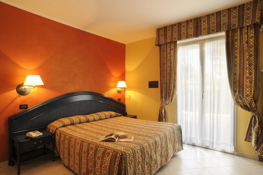 Hotel Casella Пиетра Лигуре Стая снимка