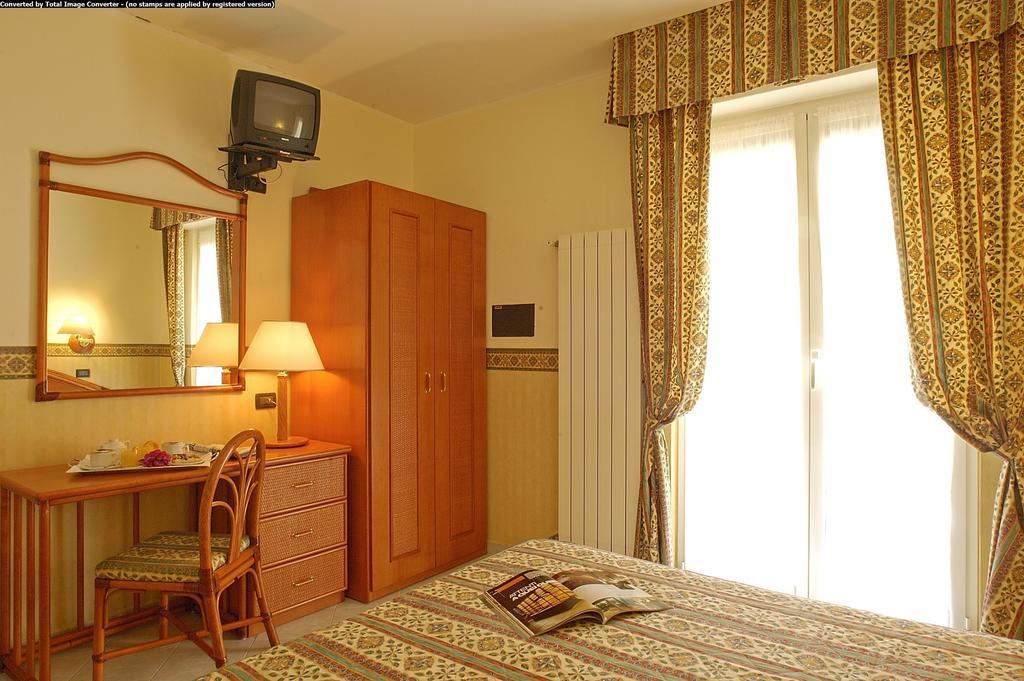 Hotel Casella Пиетра Лигуре Стая снимка