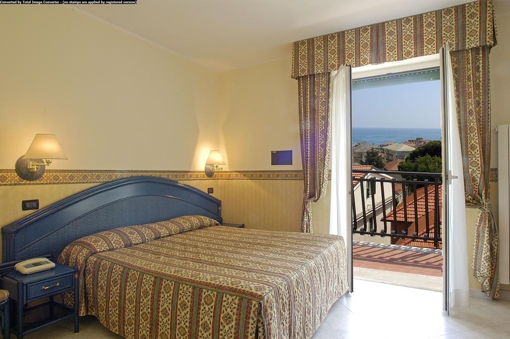 Hotel Casella Пиетра Лигуре Стая снимка