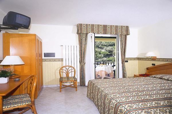 Hotel Casella Пиетра Лигуре Екстериор снимка